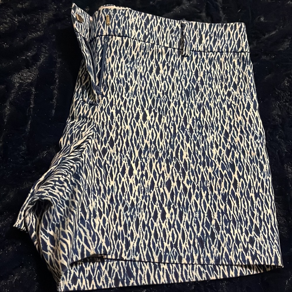 Shorts - Picture 3 of 4